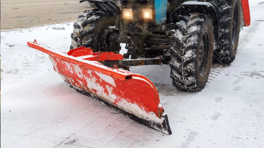 Odśnieżanie i piaskowanie chodników