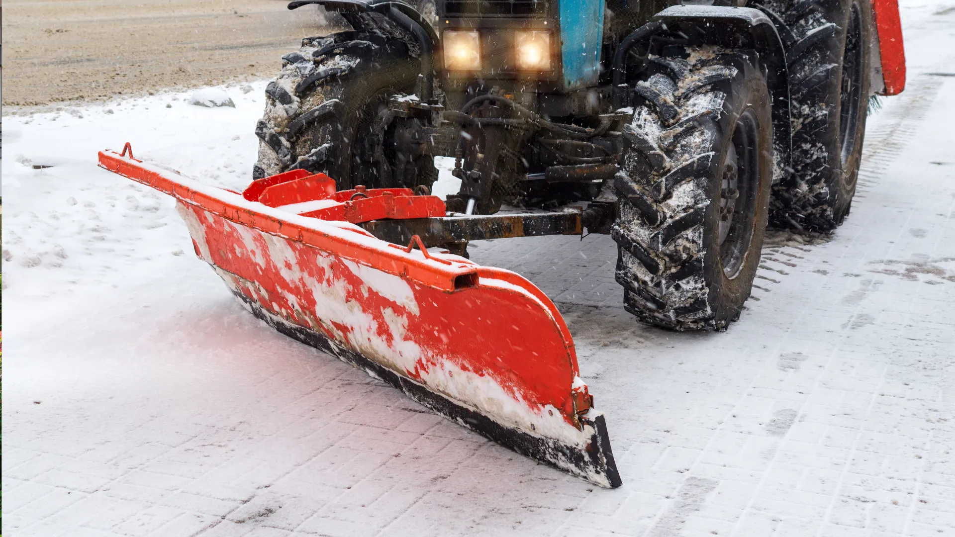Odśnieżanie i piaskowanie chodników